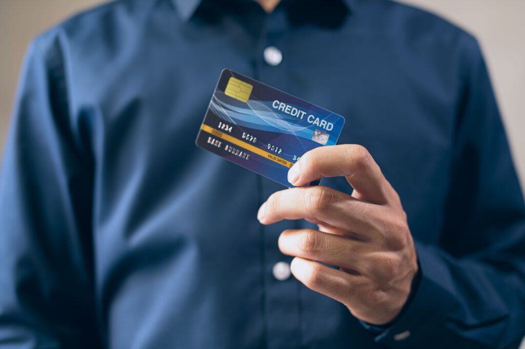 Debt and Credit: How to Use Them in Your Favor, Not Against You deudas credito tarjeta 1